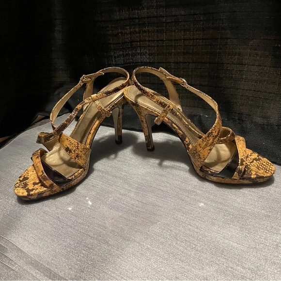 FIONI Mottled Brown Faux Snakeskin Cross Strap Sling Back Heel Sandal Womens 8 - Picture 1 of 11